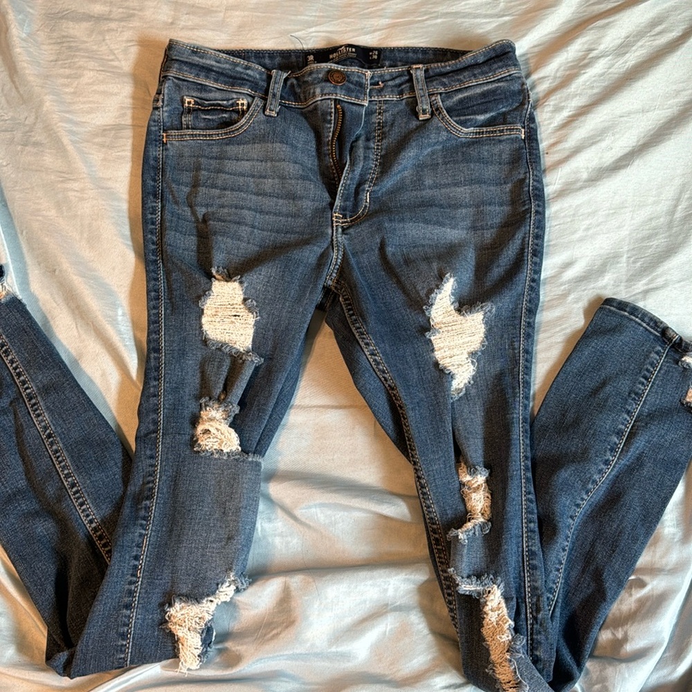 Women’s ripped skinny jeans